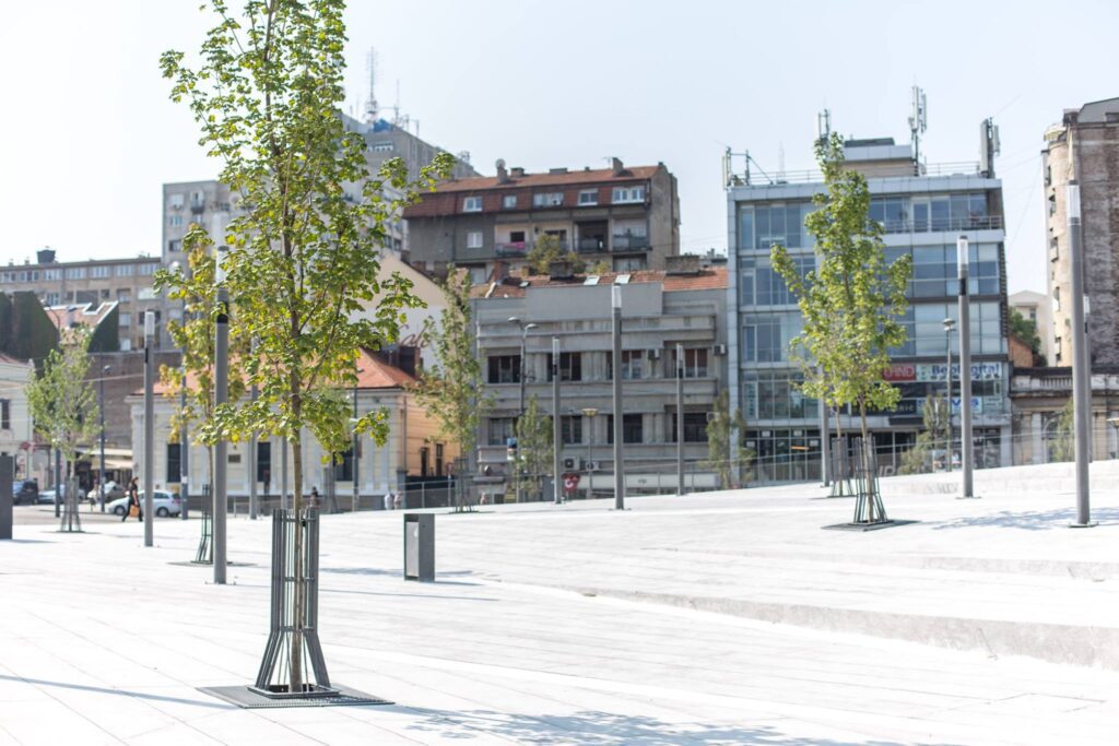 Eurocerm - naš CRH beli cement korišćen je prilikom popločavanja platoa na Trgu Slavija.